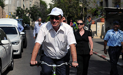 רוכב חובב: ראש עיריית תל אביב, רון חולדאי (צילום: ירון ברנר)
