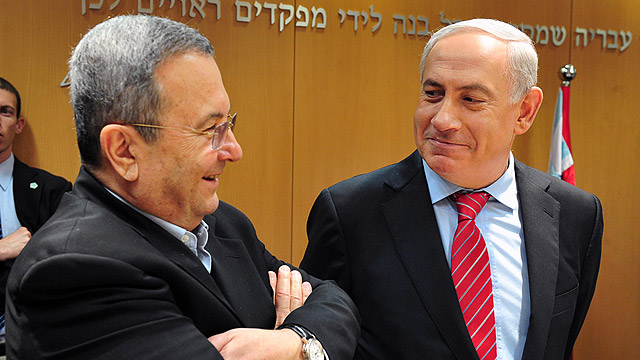 Ehud Barak and Benjamin Netanyahu (Photo: Ariel Hermoni/Defense Ministry)