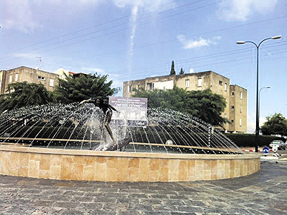הפסל ביהוד. בקרוב יוצב בכיכר גולש, בלחץ הדתיים (צילום: תומי הרפז)