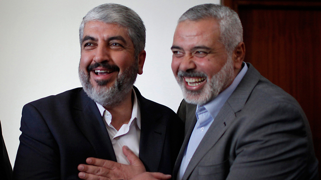 Hamas leaders Khaled Meshal and Ismail Haniyeh meeting in Gaza. (Photo: Reuters)