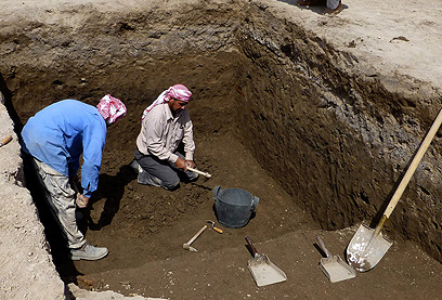 החפירות באתר. בן 4,000 שנה בערך (צילום: AP)