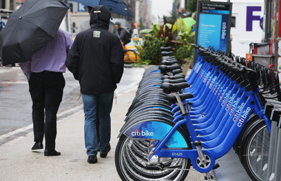 האופניים החדשים של ניו-יורק. אפילו גניבה ראשונה כבר יש (צילום: AFP)