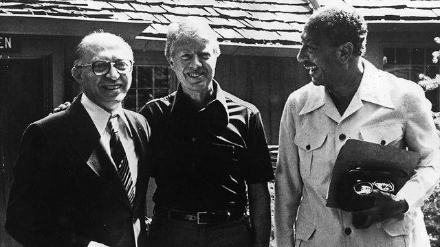 Carter, center, with Israeli prime minister Menachem Begin and Egyptian president Anwar Sadat in Camp David, 1978 (Photo: GettyImages)