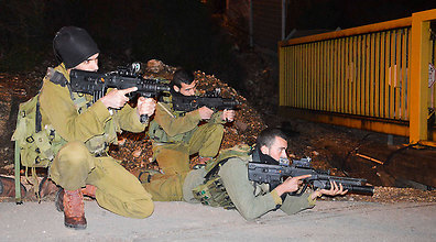 כוחות צה"ל אמש בראש הנקרה (צילום: גדי שבתאי)