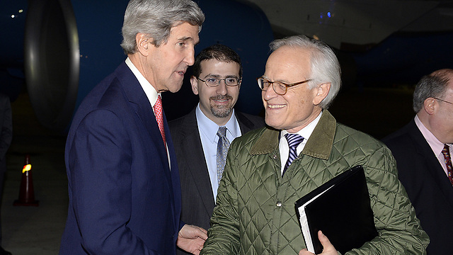 Kerry with Martin Indyk in Israel (Photo: Matty Stern/US Embassy Tel Aviv)