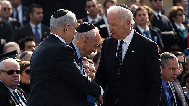 Biden and Netanyahu at the funeral of former PM Sharon (Photo: Reuters)