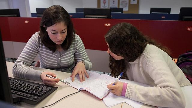 Israeli women: Better students, earn less and live longer than men
