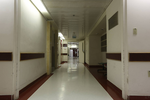 Empty hallways at Hadassah Ein Kerem Hospital in Jerusalem (Photo: Gil Yohanan)
