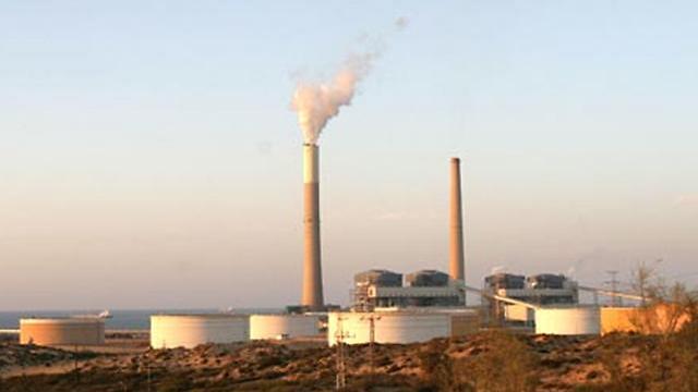 Smokestacks south of Ashkelon - a potential target for Hamas' naval commandos. (Photo: Zafrir Aviuv)