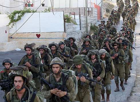 IDF troops in Hebron (Photo: AFP)