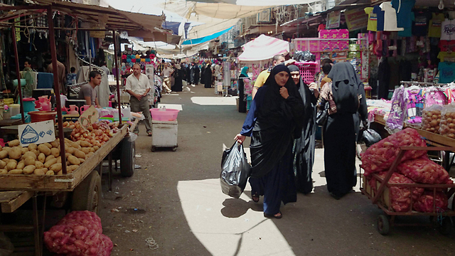השוק בבגדד. התנועה ערה פחות מבדרך כלל (צילום: AP)