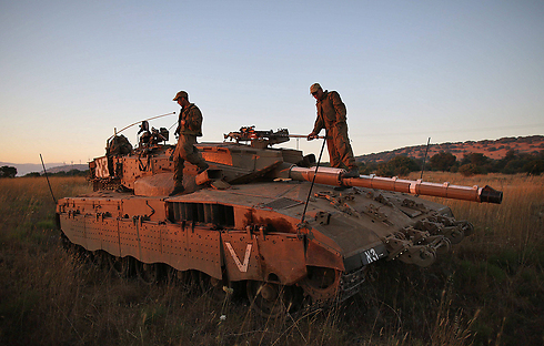 Israeli tanks on the border with Syria (Photo: EPA)