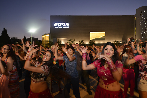 Dancing in the streets, Indian Style (Photo: Israel Melubani)