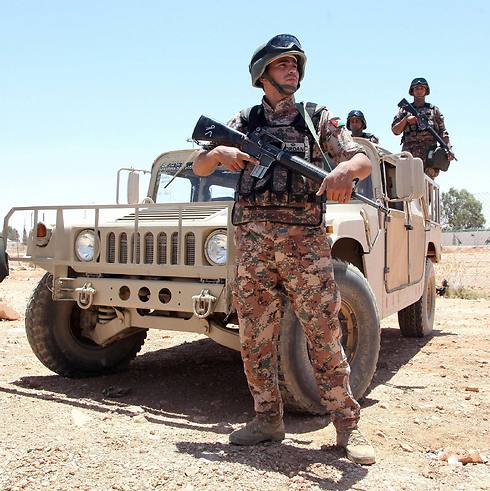 Jordanian soldiers near the Al-Karameh border point with Iraq (Photo: AFP)