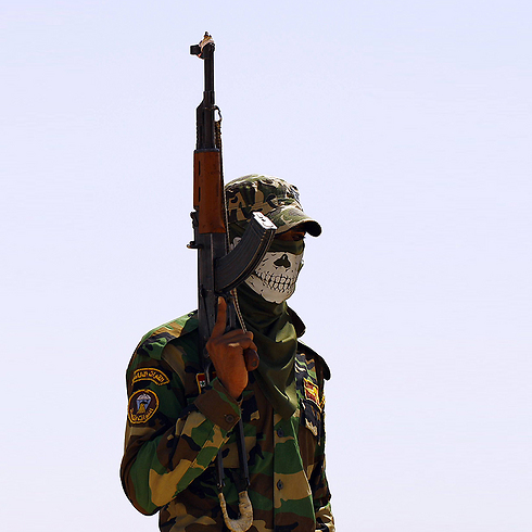 Shiite fighter near Anbar, Iraq (Photo: AFP)