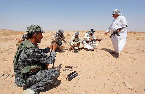 Shiite volunteers in the Iraqi desert (Archive Photo: Reuters)
