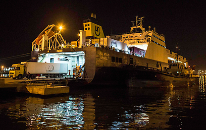 Goods unloading in Port of Haifa (Photo: Reuters)