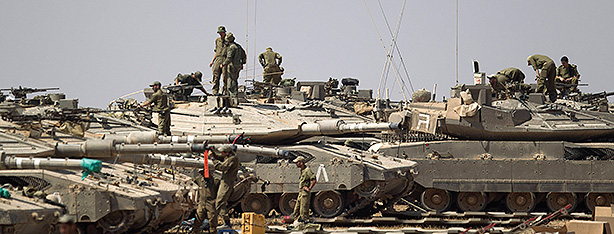 טנקים של צה"ל על גבול הרצועה (צילום: AP)