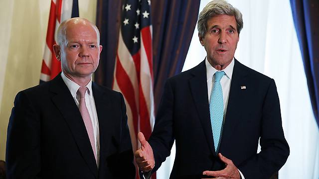 British Foreign Secretary William Hague and US Secretary of State John Kerry (Photo: AFP)
