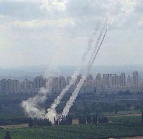 Iron Dome intercepts rocket above Petah Tikva (Photo: Yariv Maimon)