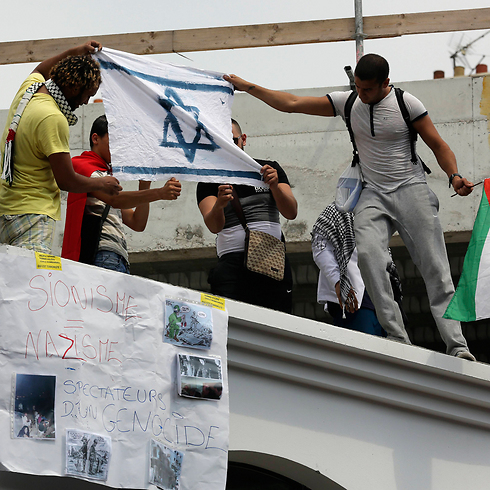 מחאה פרו-פלסטינית בפריז (צילום: AP)