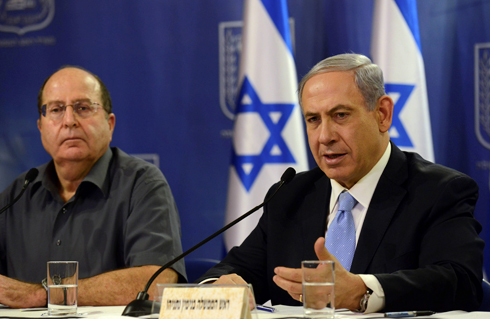 Prime Minister Netayahu and Defense Minister Ya'alon (Photo: Haim Zach, GPO)