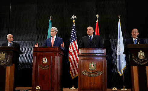 Kerry with UN's Ban and Egypt's Shukri (Photo: AP)