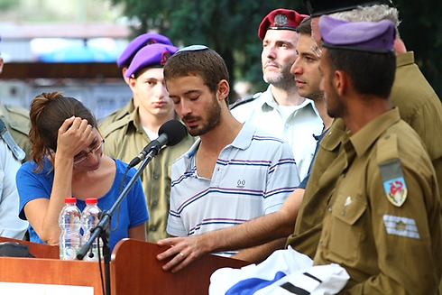 Hadar's twin brother Tzur eulogizes him (Photo: Motti Kimchi)