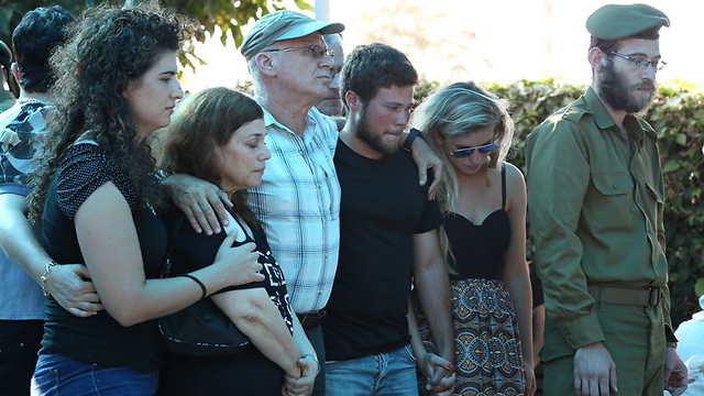 Omri's family: Mother Esti (second from left), father Yoran, brother Rotem and girlfriend Liat (Photo: Ofer Amram)