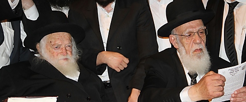 Rabbi Chaim Kanievsky and Rabbi Shalom Cohen (Photo: Yaakov Cohen)