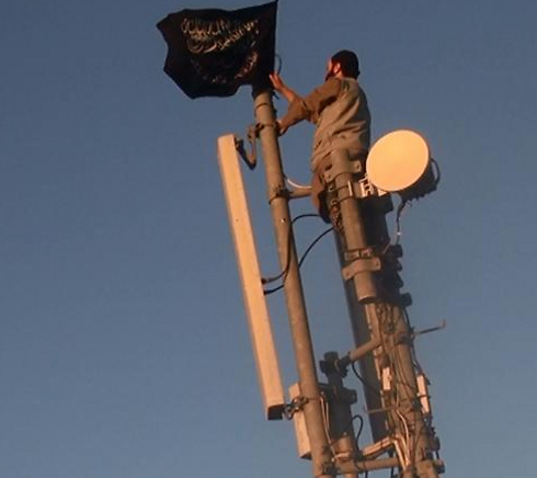 ISIS flag in the Syrian border 