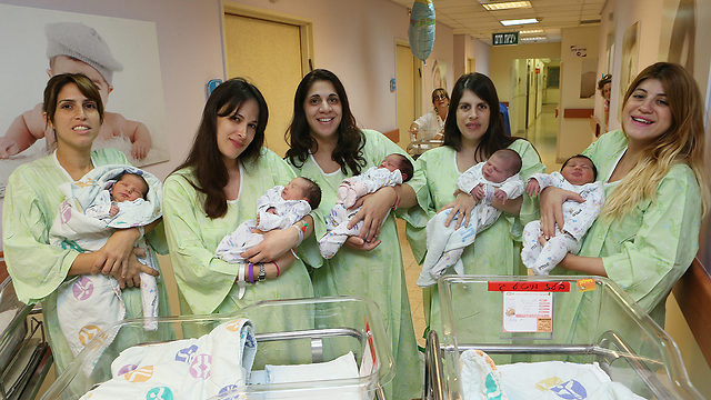 אמהות טריות בתשע"ד, בבית החולים בילינסון (צילום: צביקה טישלר)