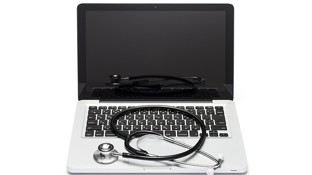 Most Israelis look up symptoms on internet before going to the doctor (Photo: Shutterstock)