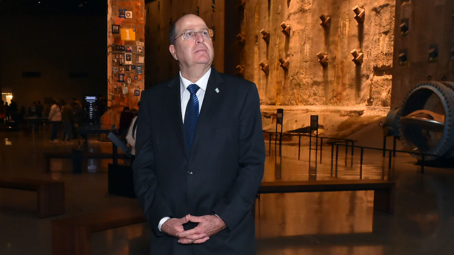 Ya'alon inside Ground Zero memorial (Photo: Defense Ministry)