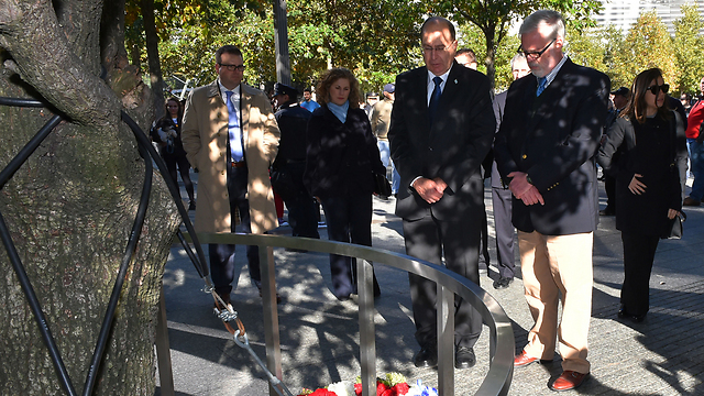 Ya'alon at Ground Zero in NYC (Photo: Defense Ministry)