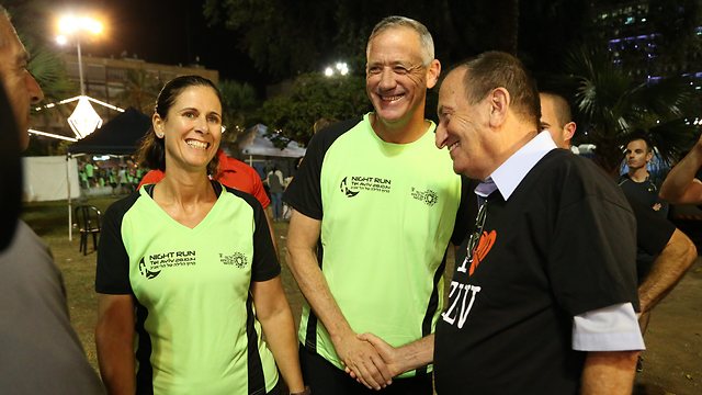 Benny and Revital Gantz with Tel Aviv Mayor Ron Huldai (Photo: Tzvika Tishler)