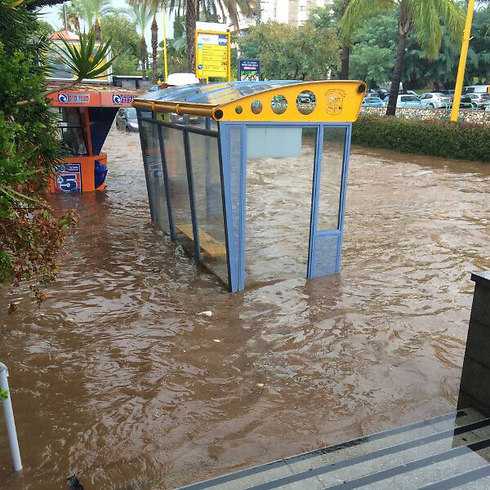 Flooding in Ganey Tikvah (Photo: Naftali Yahlentzik)