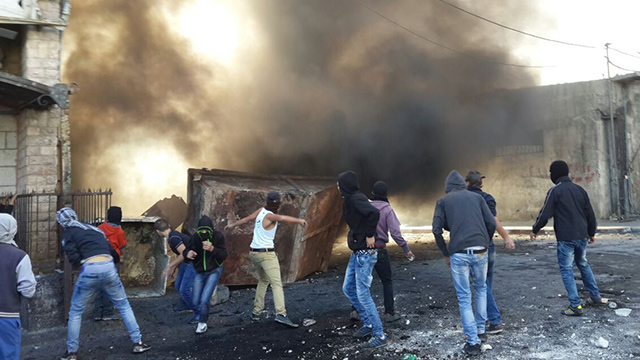 Riots in Shuafat refugee camp (Photo: Mohammed Shinawi)