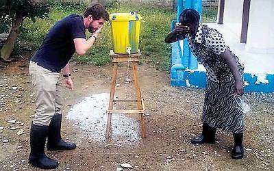 Voni Glick outside a Sierra Leone clinic. 'There's chlorine at every entrance. You have to wash your hands.' (Photo:IsraAID) 