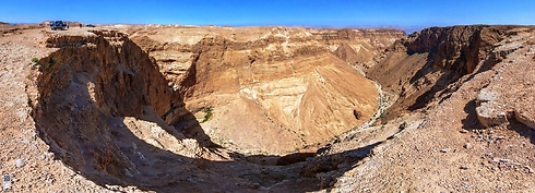 On the cliff of Hever Stream, the Judean Desert (Photo: Ittay Bodell)