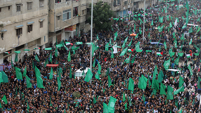 Thousands attend Hamas parade. (Photo: EPA)