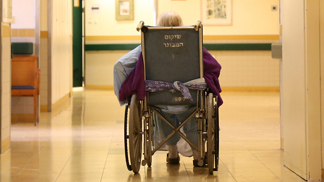 Elderly parents hospitalized unnecessarily (Illustration photo: Yaron Brener)