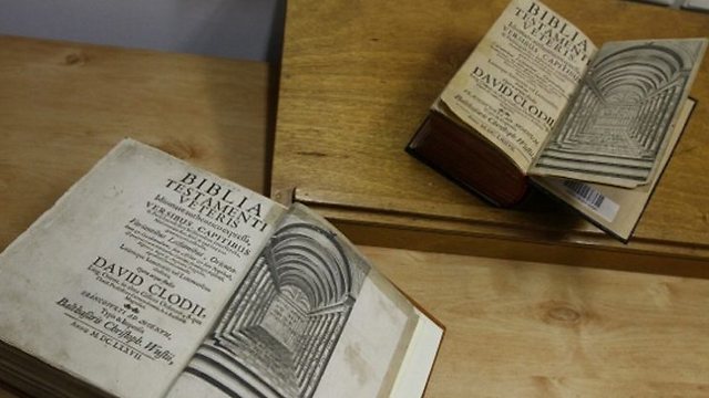 The Bibles are nearly identical, but only one includes margins. (Photo: Haifa University) 