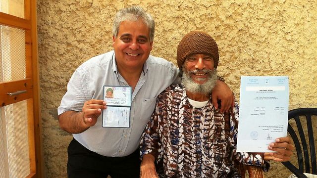 Ben-Israel and the mayor of Dimona take a ona celebrate Ben-Israel citizenship. (Photo: Dimona Municipality)