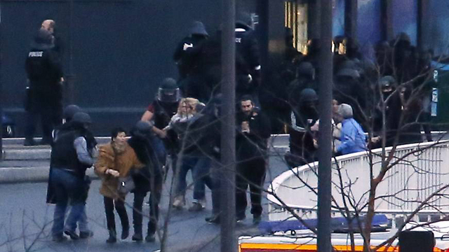 French SWAT with hostages (Photo: AFP)