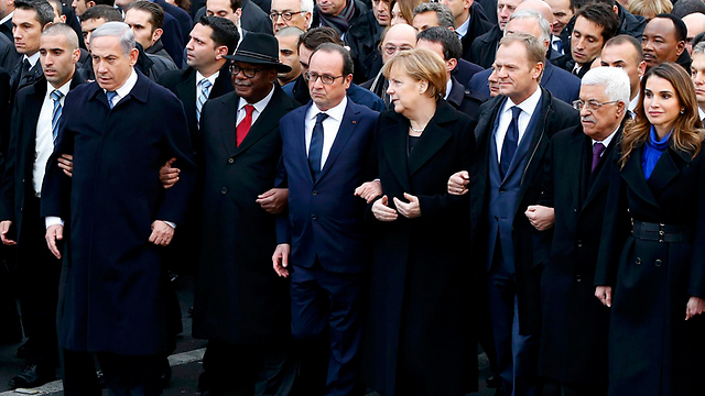 Netanyahu in Paris marching against terror with leaders of the Western world (Photo: Reuters)