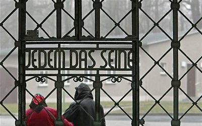 The sign at the entrance to Buchenwald today. (Photo: AP)