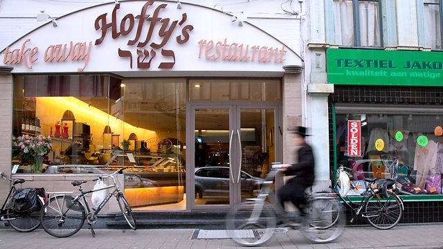 Kosher restaurant in Antwerp (Photo: AFP)