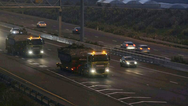 IDF tanks on northbound Route 6 (Photo: George Ginsburg)