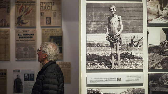 Visitor to Yad VaShem museum (Photo: GettyImages/Archive)